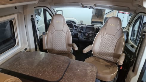 MOBILHOMIE – Campervan Burstner automatic met popup dak (4 slaapplaatsen)