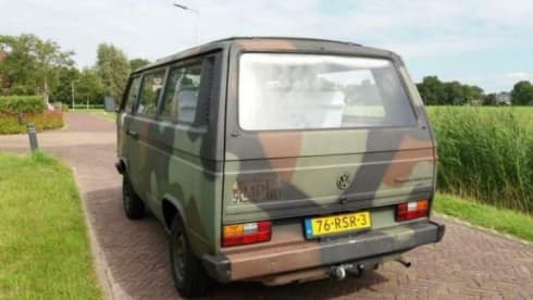 Campouflage  – 2p Volkswagen campervan from 1985