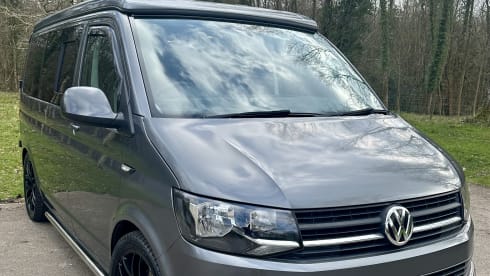 Camper van Dijk – 4 berth Volkswagen Transporter Pop Top Camper