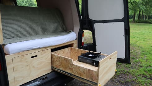 2p Volkswagen campervan uit 2013