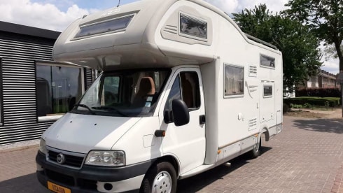 Camper 5 – Camper 5 - Fiat Ducato - The ideal family Camper with 2 Bunk beds.