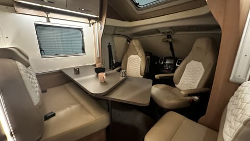Jelle  – 4pers burstner semi-integrated with queen bed