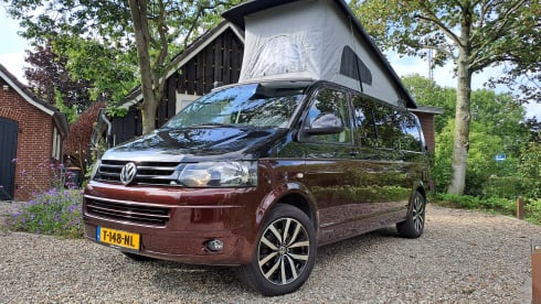 Marinus – Volkswagen t5 extended camper. Vending machine