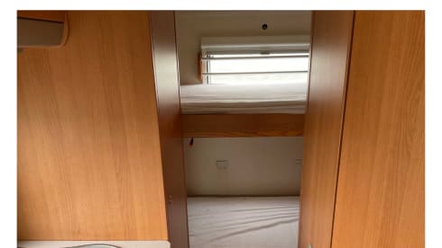 Rolling Happiness – 5p Renault alcove from 2008