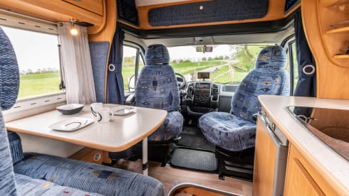 Compact semi-integrated motorhome