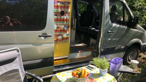 Laura – Delicious compact machine with all amenities and 2x air conditioning!