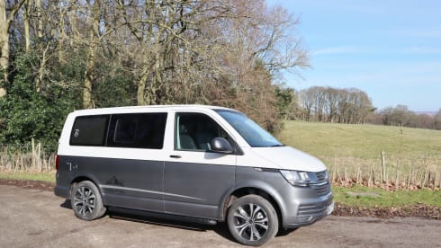 Bennie – Volkswagen Campervan mit 4 Schlafplätzen aus dem Jahr 2020