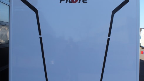 Beautiful Pilote Pacific P746GJ for rent!