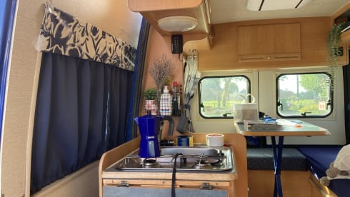 De Blauwe – 2p Pössl Peugeot Boxer bus uit 2001