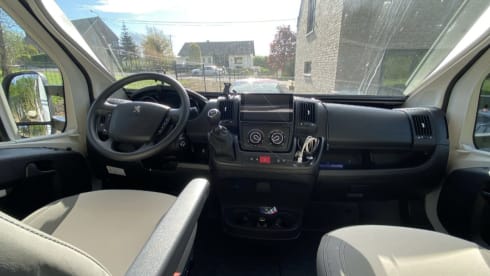 Luxurious new 6-person Roller Team Kronos Advance semi-integrated from 2024