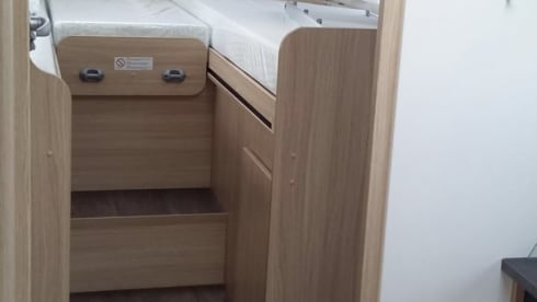 Sunlight T68, 2019. Einzelbetten, Hubbett, große Garage, Navigation