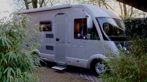 Mid Campery – 4p Hymer integrated from 2010 Mid Campery 