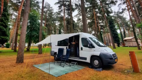 Fiat Ducato – 2p. Fiat Ducato off grid bed 160x200