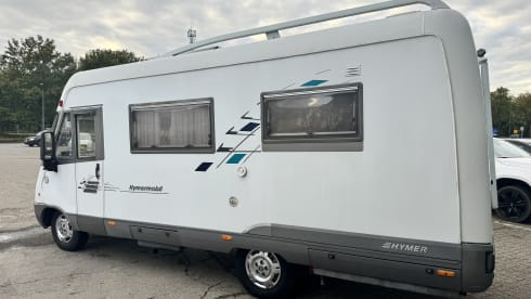 E610 gezinscamper – 4p Hymer integrated 6.2m