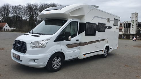Mariette – Enjoy our luxury Benimar 442
