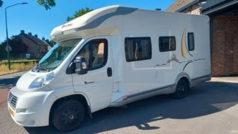 Mileo 235 – 4p Benimar semi-integrated from 2011