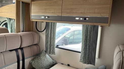 Foxy – 6 berth family motorhome with canopy, 2017
