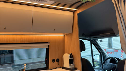 Crazy camper – 2p Mercedes-Benz bus uit 2017