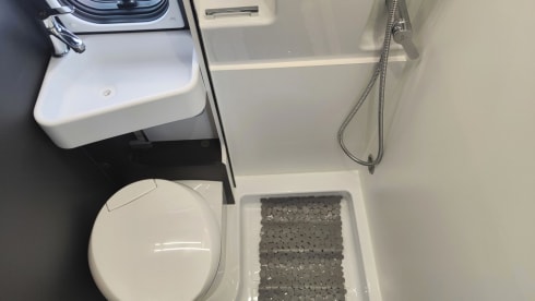 Menfys (2) veranda – Menfys VAN 3 MAXI S-Line (2) with veranda and photovoltaic