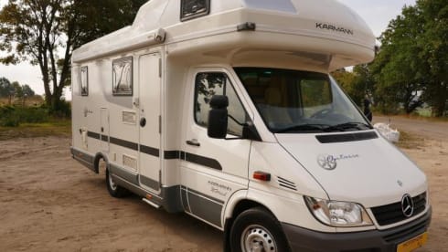 Mercedes Karmann Ontario - practical family camper