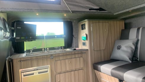 Essie  – 4 berth Volkswagen Campervan