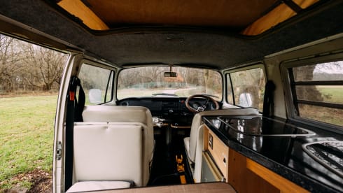 Maeve – An AUTHENTIC classic 1973 VW campervan