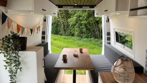 Maui  – Volkswagen Crafter Campervan 
