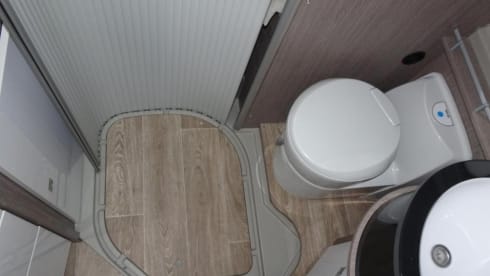 Luxury Pössl bus camper 640 with length beds