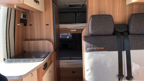 Weinsberg Carabus 601, 4 sleeping 4 seats, with awning.