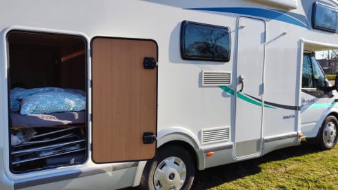Diesel de roze schaats (kids zijn creatief 😄) – Comfortable and complete 6p alcove camper