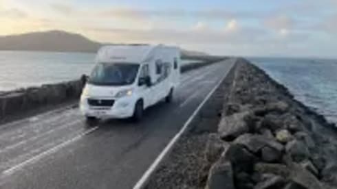 EDGE 464 VLY – 4-Berth Motorhome | Unlimited Miles | Pet Friendly | EU Travel Allowed