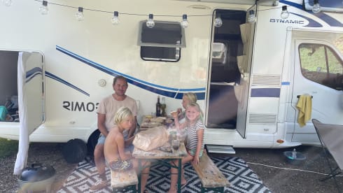 Koos – Cozy 5p alcove camper from 2015