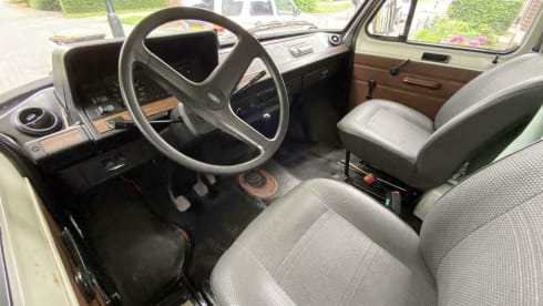 autohome – 4p Ford Alcove from 1979