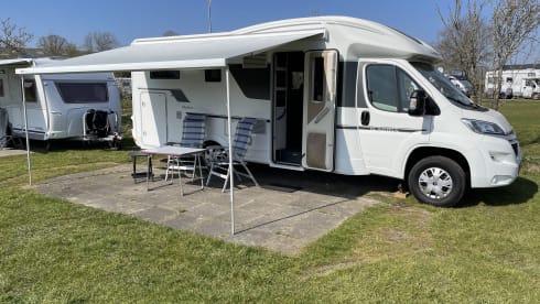 D-way to Travel – 4p Adria Mobil semi-integrated from 2020