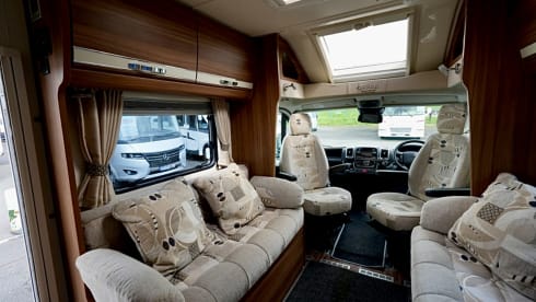 Heasman Holiday MotorHome – 4 Berth Peugeot integrated from 2015