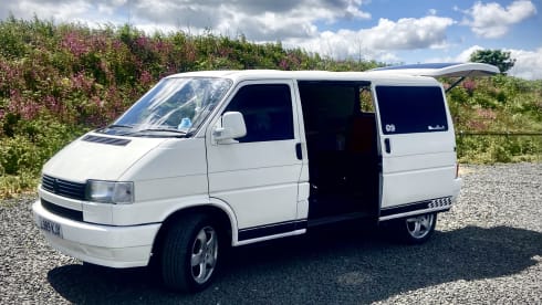 Kasper – Classic 90s VW T4 with heating & wood panelling - Penrith / Lake District 