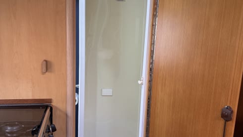 Buccaneer Budget Beast: Abenteuer mit dem Wohnmobil-Mietwagen von Ford (Baujahr 2003)!