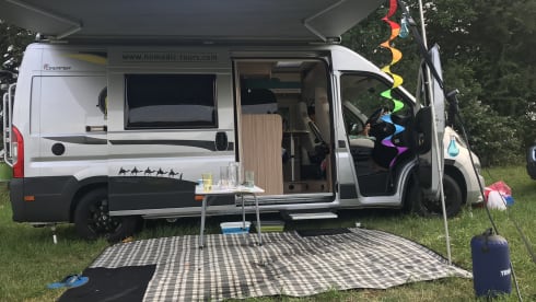 Scoobs – Scoobs, Happy adventures on the road... Carry 4, Sleeps 3