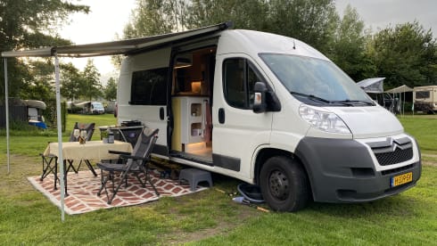 Otis – Super cozy self-build camper