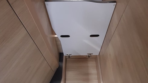 Zeitreise Wohnmobilvermietung No. 2 – Challenger S217 GA 'Sport Edition', winter-ready