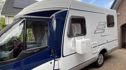 Compact and fully equipped Ford Hymer 522 Campervan