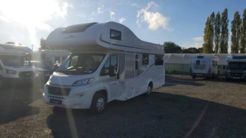 Auto Roller 746 – 2024 Fiat Auto Roller 746 automatic rear lounge 6 berth + 6 seats 