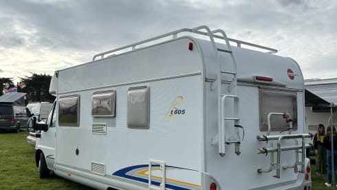 BeeHappy Motorhome Hire 🐝 – Beautiful 4 berth motorhome perfect for a couple or small family. 