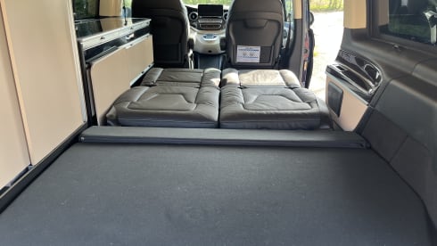 Sprokmobiel – 4p Mercedes-Benz campervan uit 2022
