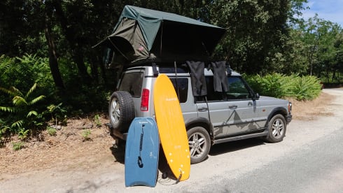 Disco II – Land Rover Discovery met rooftop tent uit 2002