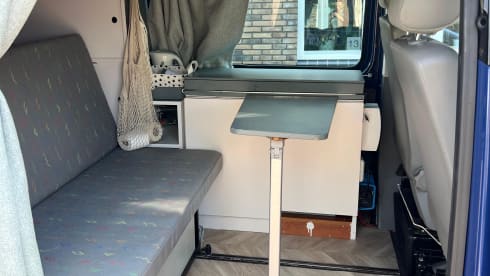 Billy – Cute 4p VW T5 Campervan with pop-up roof and complete equipment