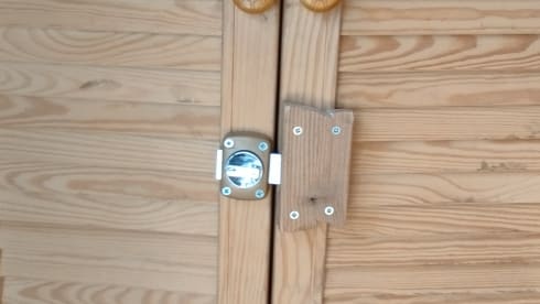 the Lady – Peugeot Boxer voor 3- met ruim bed en veel opbergruimtes.