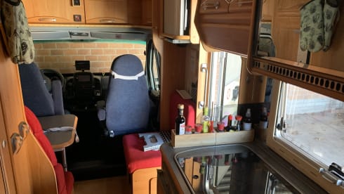 FREEDOM – 4p Adria Mobil semi-integrated uit 2006