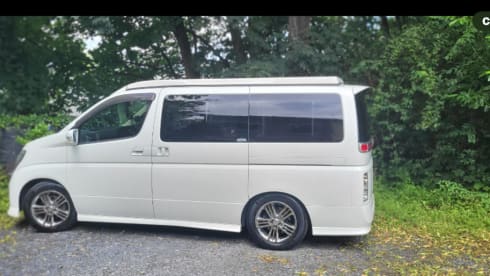 Elgrandy – Cool 3 berth Nissan ELGRAND campervan from 2005 with pop roof