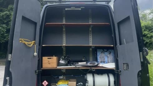 Guinevere – 4 berth Mercedes-Benz bus + Extras